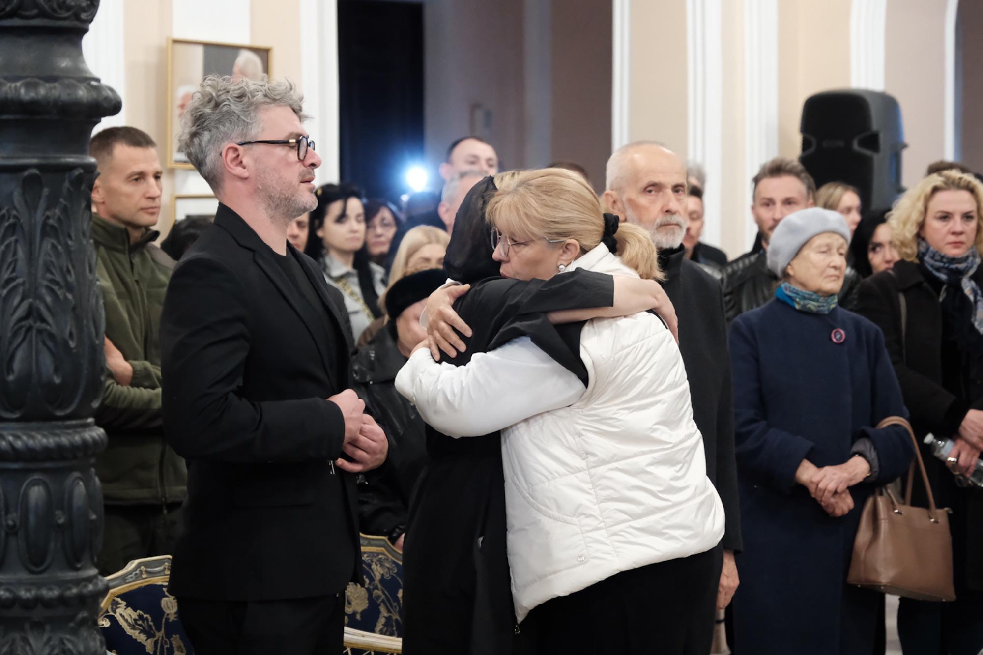 Хор, солісткою якого була Ніна Матвієнко, виконав молитву на прощанні зі співачкою: відео пробирає до мурашок